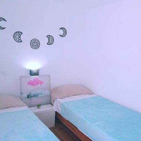 Roberta'S Guest House เซบีญา ภายนอก รูปภาพ