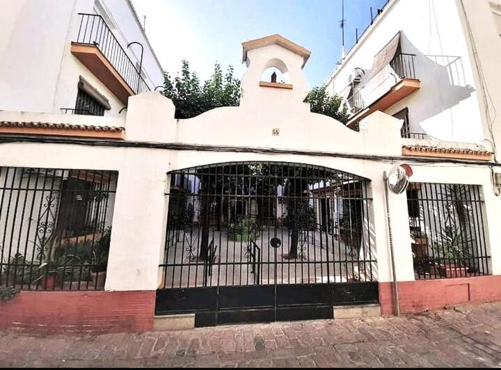 Roberta'S Guest House เซบีญา ภายนอก รูปภาพ