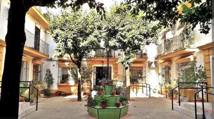 Roberta'S Guest House เซบีญา ภายนอก รูปภาพ