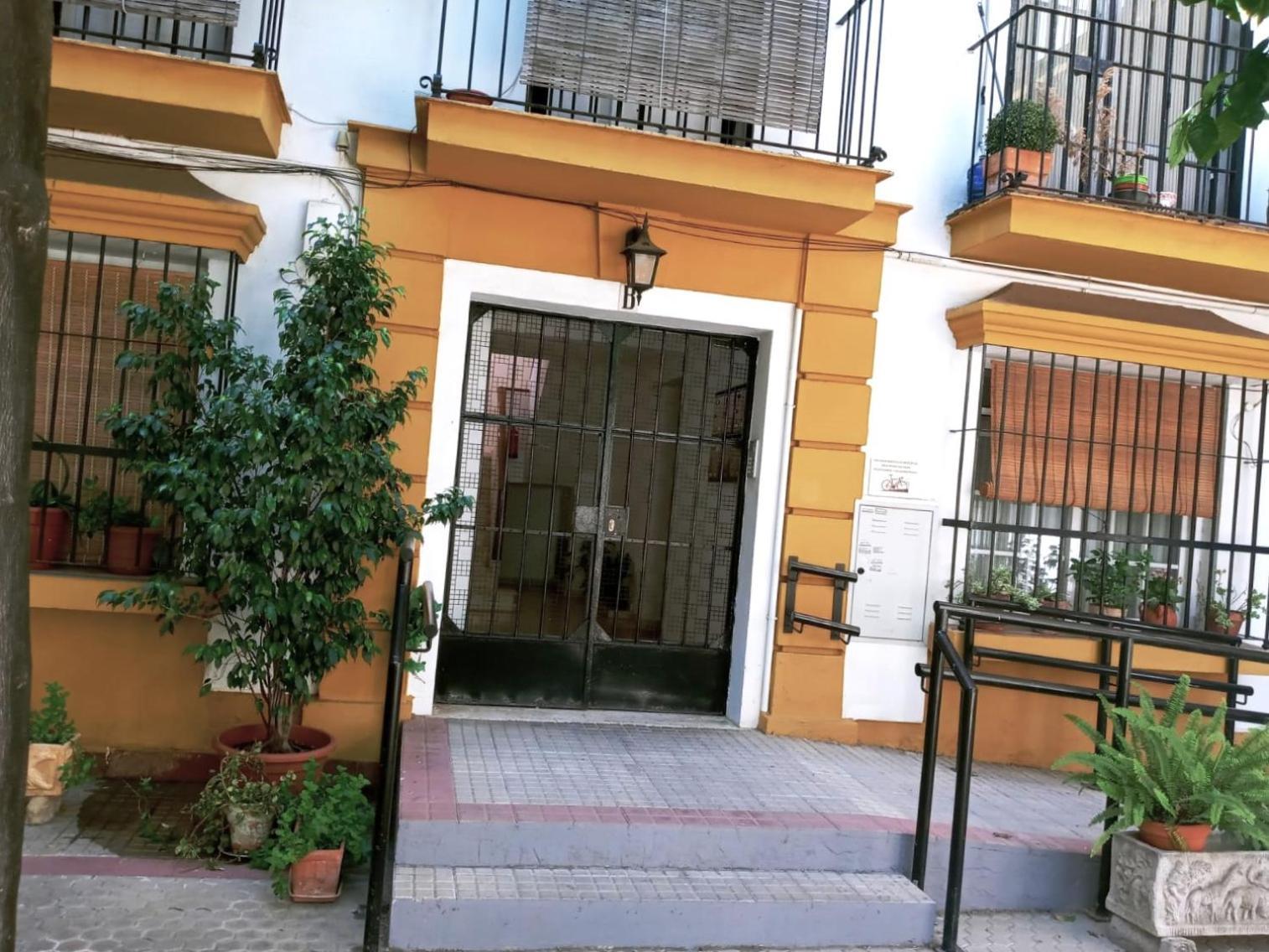 Roberta'S Guest House เซบีญา ภายนอก รูปภาพ